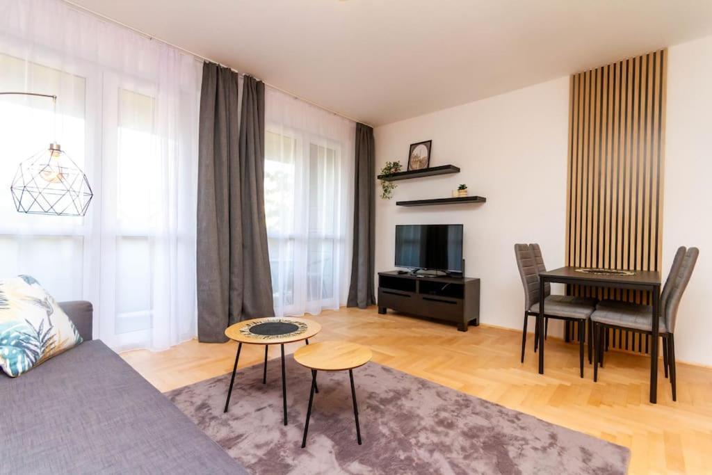 Ferienwohnung Gozsdu White Raven 3 - Terrace And Free Underground Parking Budapest Exterior foto