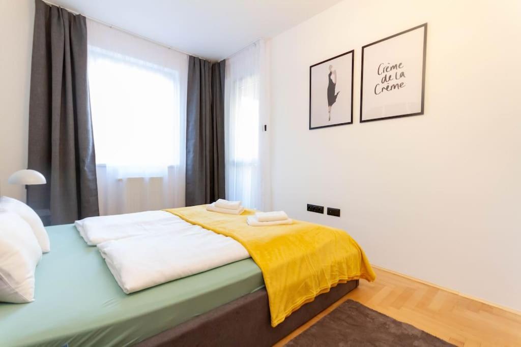 Ferienwohnung Gozsdu White Raven 3 - Terrace And Free Underground Parking Budapest Exterior foto