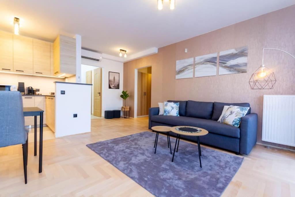 Ferienwohnung Gozsdu White Raven 3 - Terrace And Free Underground Parking Budapest Exterior foto