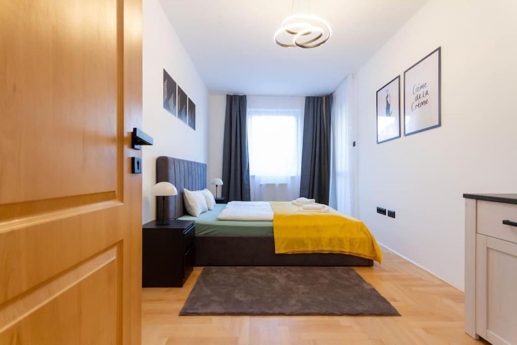 Ferienwohnung Gozsdu White Raven 3 - Terrace And Free Underground Parking Budapest Exterior foto
