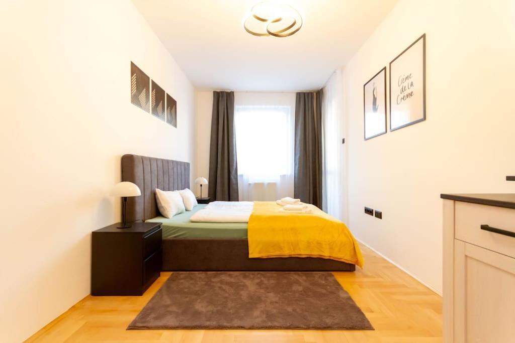 Ferienwohnung Gozsdu White Raven 3 - Terrace And Free Underground Parking Budapest Exterior foto