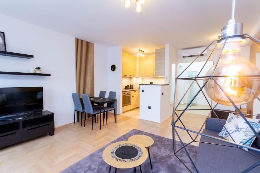 Ferienwohnung Gozsdu White Raven 3 - Terrace And Free Underground Parking Budapest Exterior foto