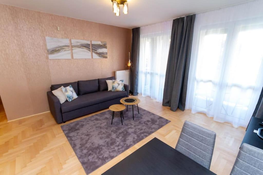 Ferienwohnung Gozsdu White Raven 3 - Terrace And Free Underground Parking Budapest Exterior foto
