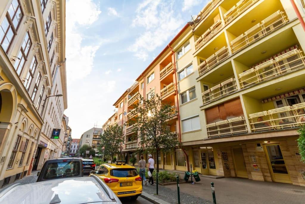 Ferienwohnung Gozsdu White Raven 3 - Terrace And Free Underground Parking Budapest Exterior foto